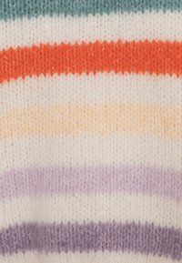 Strikket uldstof med skiftende vandrette striber i teal, orange, crème, lys gul, lavendel og dyb lilla.