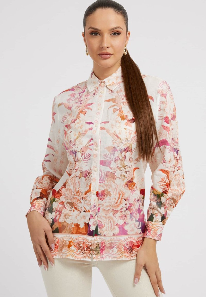 Guess MIT ALLOVERBLUMENPRINT Camisa gemustert multicolor
