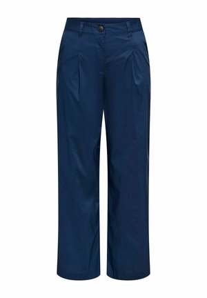 Pantalon large bleu marine avec plis à l’avant, passants pour ceinture, poches latérales et fermeture par un seul bouton à la taille.