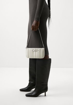 KARL LAGERFELD KUSHION SHOULDER POUCH - Håndveske - off white