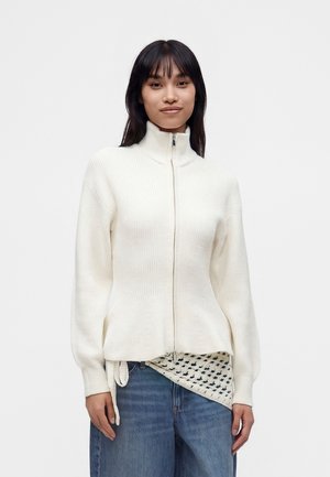 Gina Tricot, SHAPED ZIP CARDIGAN - Жилетка - gardenia