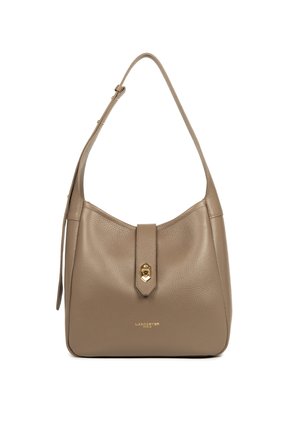 Borsa a spalla in pelle taupe con chiusura in metallo dorato e tracolla regolabile, caratterizzata da una finitura leggermente texture e un piccolo logo impresso.