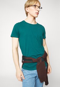 Lee SHAPED TEE - T-shirt básica - esmeralda