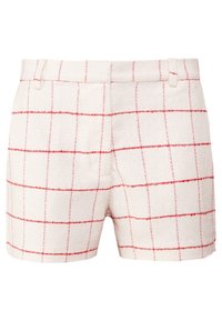 Shorts blancs ajustés en tissu texturé, avec un motif en grille rouge, devant plat et poches latérales. Coupe classique avec passants de ceinture.