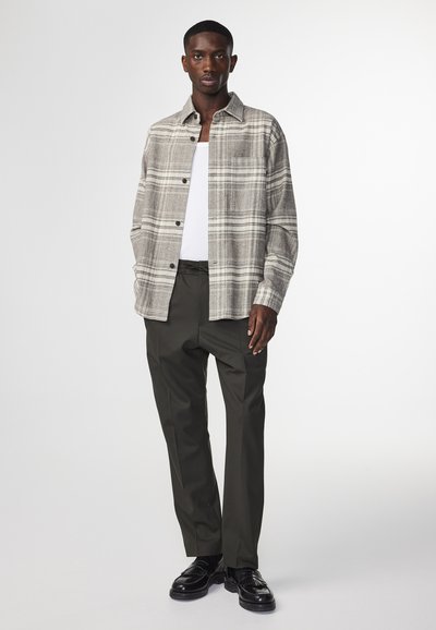 NN.07 ADWIN - Skjorter - brown check