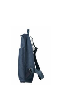 Borsa a spalla imbottita blu navy con chiusura a zip, tessuto morbido, tasca laterale, tracolla regolabile e dettaglio logo sulla tracolla.
