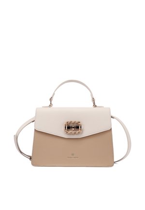 Borsa strutturata beige e crema con manico superiore, tracolla lunga e chiusura decorativa a torsione in metallo dorato sulla patta frontale.
