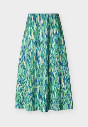 Jupe midi évasée avec motif abstrait de coups de pinceau dans des nuances de vert, bleu et crème sur fond blanc.