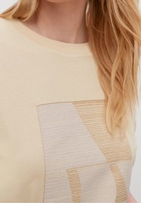 comma casual identity T-shirts print - beige
