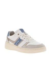 Sneaker bianco con dettagli in denim blu, dettagli in suede beige, linguetta in mesh, chiusura con lacci e suola in gomma testurizzata.
