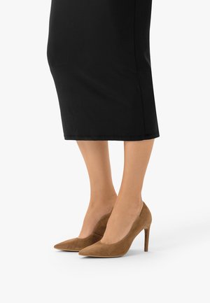 RYŁKO, 9WNR7___ - Classic heels - brown