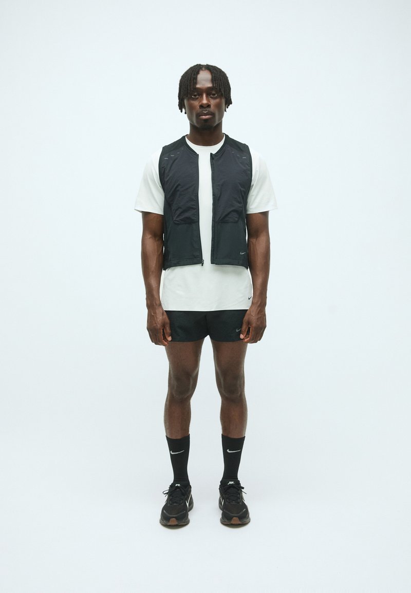 Nike Performance RUN PINNACLE TOP - Sportovní tričko - summit white