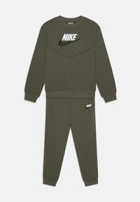 Nevybráno, medium olive/white