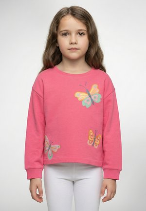 Różowa bluza z okrągłym dekoltem, luźnym krojem i długimi rękawami. Ozdobiona haftowanymi motylkami w pastelowych kolorach. Wykonana z miękkiej bawełny.