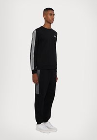 EA7 Emporio Armani FELPA - Ikdienas džemperis - black