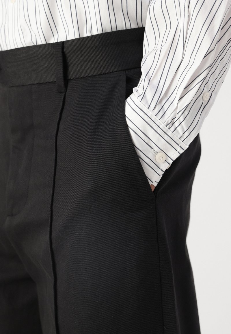 Pantalon Slim Noir BCBG MAX AZRIA - Taille M, Longueur D'entrejambe 28", Neuf Avec étiquette
