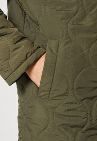 JDY JDYVALERI QUILT LONG - Vinterfrakke - forest night