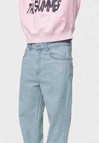 Pegador VALMAR BAGGY - Platūs džinsai - sand washed blue