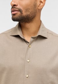Eterna FLANELLHEMD - MODERN FIT - Camicia elegante - camel
