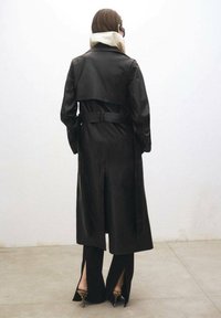 Mango NORTH - Trenčkot - black