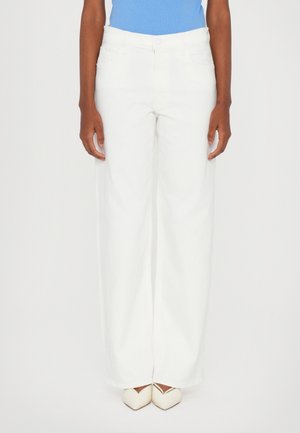 THE SPINNER ZIP SNEAK - Vaqueros boyfriend - white denim