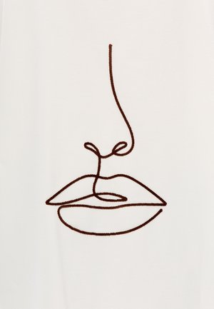 Biała tkanina z minimalistycznym brązowym rysunkiem nosa i ust, podkreślającym gładkie krzywizny i płynny design.