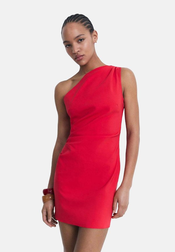 KRÁTKÉ ASYMETRICKÉ - Freizeitkleid - červená