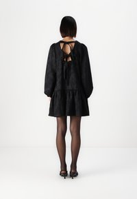 Pieces PCNETHE O NECK TIE DRESS - Kokteilinė suknelė / vakarėlių suknelė - black