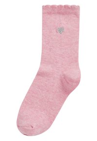 Helle rosa Socken mit gewelltem Saum, aus einem weichen Baumwollmix, mit einer kleinen silbernen Herzstickerei an der Seite.