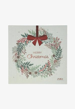 Adventtikalentteri, jossa on seppeleen muotoinen koriste, vihreitä ja punaisia lehtiä, männynkäpyjä ja punainen rusetti. Tekstinä lukee "Hyvää joulua."