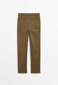 Pantalon marron coupe droite avec poches arrière passepoilées et passants de ceinture, présenté à plat sur un fond blanc.