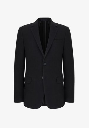 Czarna marynarka męska z klapami w kształcie notcha, dwoma guzikami z przodu, kieszeniami z klapami oraz kieszenią na piersi, prezentowana na białym tle.