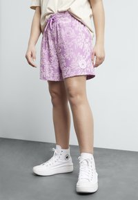 Converse - FLORAL - Shorts - grape fizz Miniatyrbilde 1