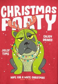 Rotes T-Shirt mit einem Cartoon-Bulldogge mit grünem Fell, der eine Lichterkette in bunten Farben und Rentiergeweihe trägt, dazu festlicher Text.