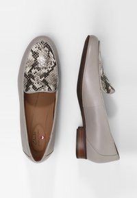 Clarks UN BLUSH EASE - Slip-ons - beige