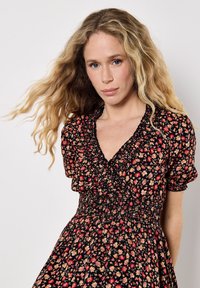 Apricot DITSY FLORAL SMOCKED  - Freizeitkleid - orange