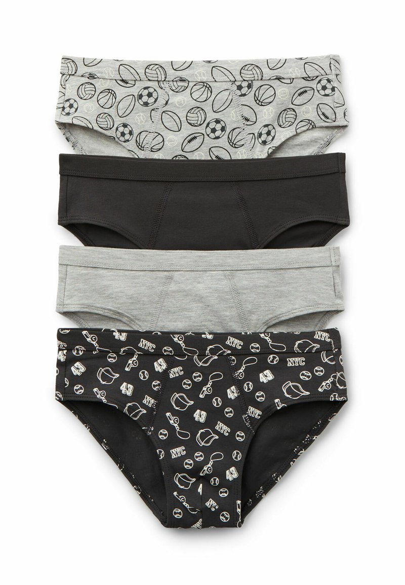 Tres pares de ropa interior infantil: uno gris con patrones deportivos, uno negro liso y uno negro con estampados de temática de Nueva York. Material de algodón.