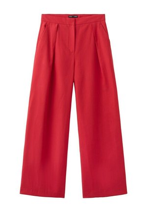 Pantaloni roșii cu picioare largi, pliuri frontale și buzunare laterale, talie înaltă și închidere frontală ascunsă.