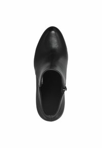Stivale alla caviglia in pelle nera con finitura liscia, punta affusolata e chiusura con zip laterale. Interno foderato in tessuto morbido. Design classico.