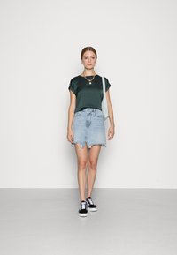VILA VIELLETTE - Top - darkest spruce