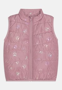 Rosa Steppweste mit hohem Kragen, Reißverschluss vorne und schimmernden Katzenmotiven. Weicher, gesteppten Textur mit horizontalen Nähten und einem leichten Glanz.