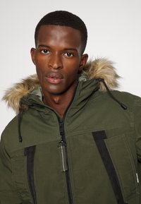 Jack & Jones JJROCKET - Parca - forest night
