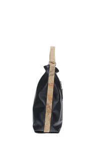Borsa in pelle nera con un pannello laterale testurizzato che presenta un motivo mappa beige. Include una tracolla robusta e un dettaglio della zip in argento.