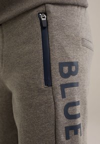 Non sélectionné, grey