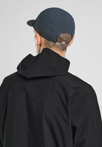 Jack Wolfskin PRELIGHT CHILL - Cap - midnight sky