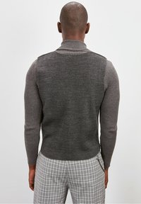 Trendyol Väst - grey