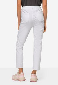 LAURASØN 4-POCKET FRANSENSAUM - Džíny Slim Fit - white
