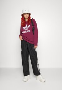 adidas Originals CREW - Sportska majica - bordeaux