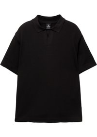 Polo shirt nera realizzata in tessuto morbido, con colletto classico e scollatura a V. Maniche corte e vestibilità rilassata.