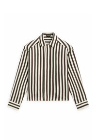 Chemise à manches longues boutonnée avec des rayures verticales marron et blanches et un col pointu, posée à plat sur un fond blanc.